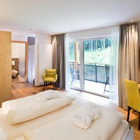 Hotell Waldrast - Forestside Living 4*