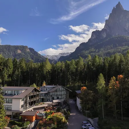 Waldrast - Forestside Living Hotell Seis am Schlern