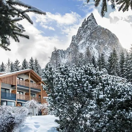 Waldrast - Forestside Living Hotell Seis am Schlern